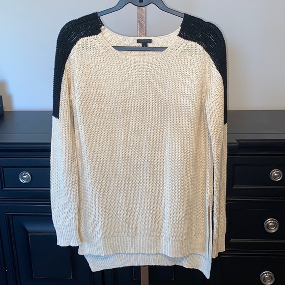 Ann Taylor Sweaters - Ann Taylor Block Shoulder Sweater
